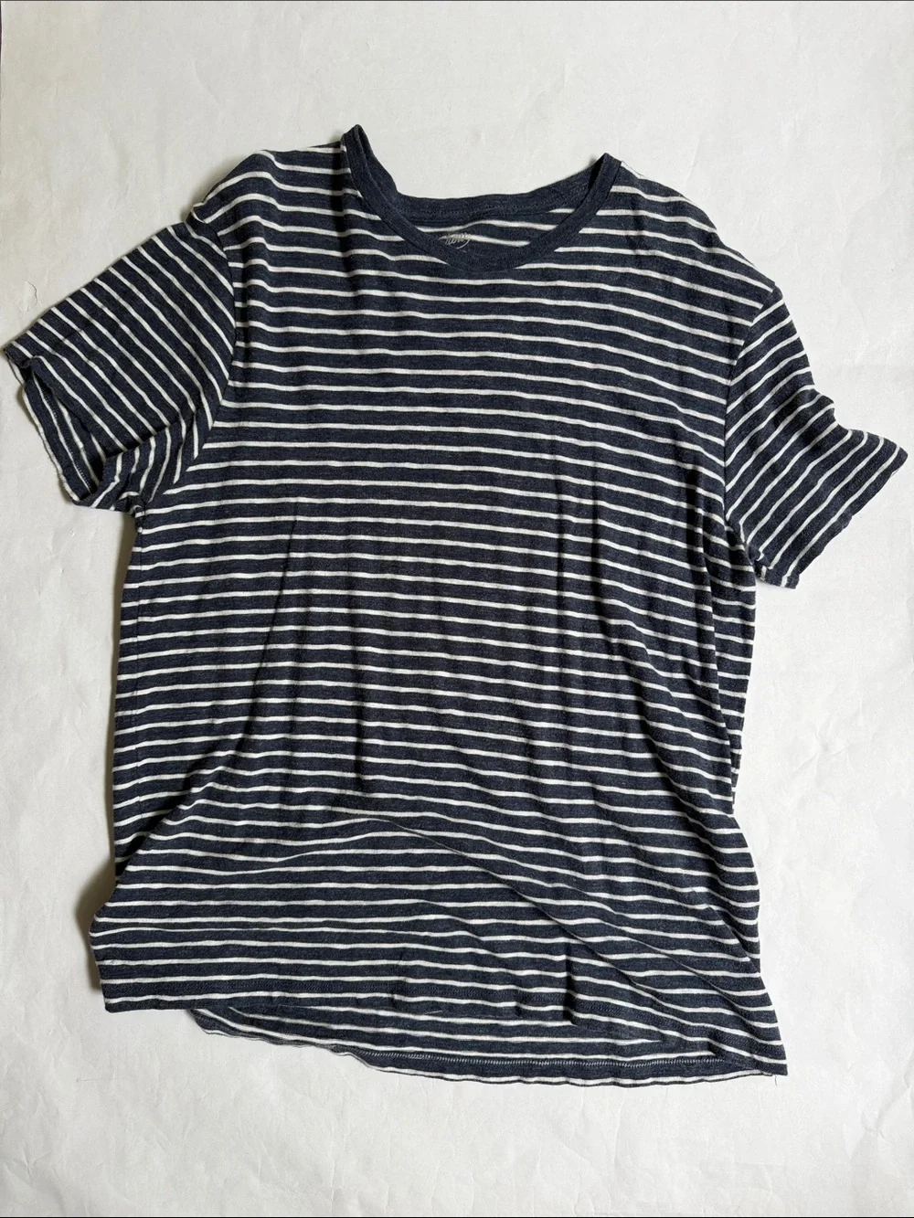 J Crew men’s short sleeve navy blue and white striped T Shirt XL  field knit